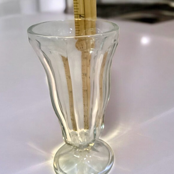 Vintage  Soda Fountain Glasses Sundae Ice Cream Parfait  7" Wavy Sides Set Of 2 - Picture 2 of 5